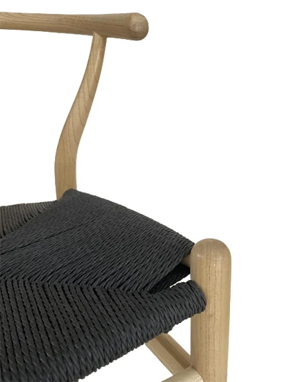 Silla Wishbone roble asiento negro